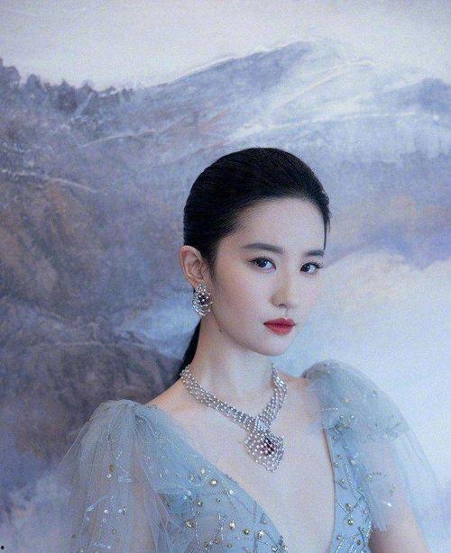 吃瓜娱乐圈刘亦菲,娱乐圈的瓜田仙子，美丽与实力并存